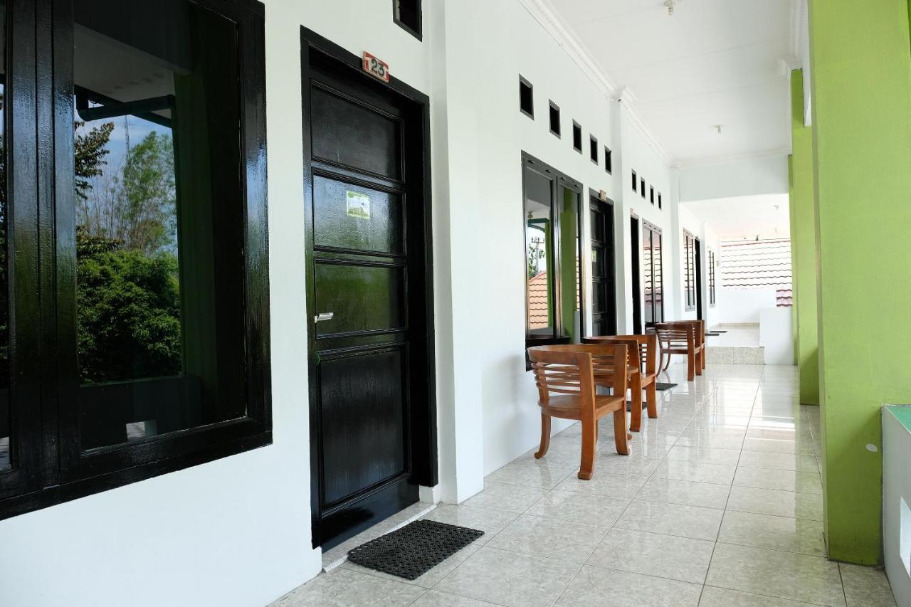 Oyo 2186 Esbe Hotel Syariah Tanjung Pandan Buitenkant foto