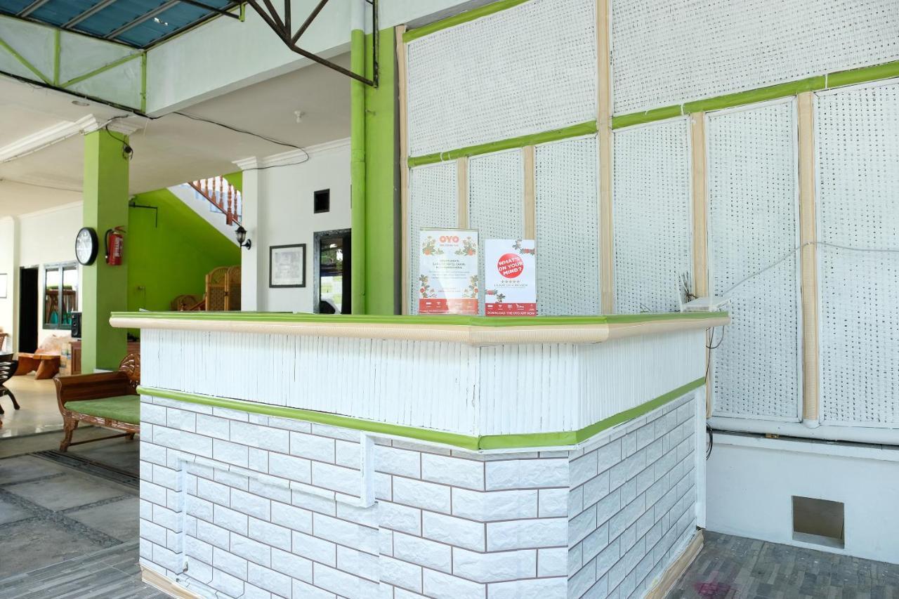Oyo 2186 Esbe Hotel Syariah Tanjung Pandan Buitenkant foto