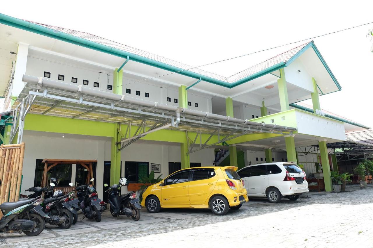Oyo 2186 Esbe Hotel Syariah Tanjung Pandan Buitenkant foto