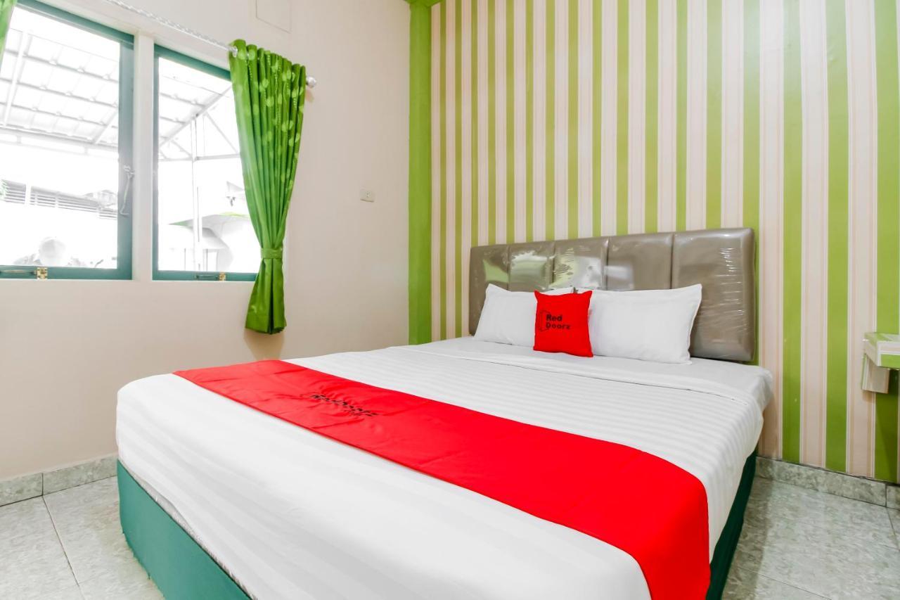 Oyo 2186 Esbe Hotel Syariah Tanjung Pandan Buitenkant foto