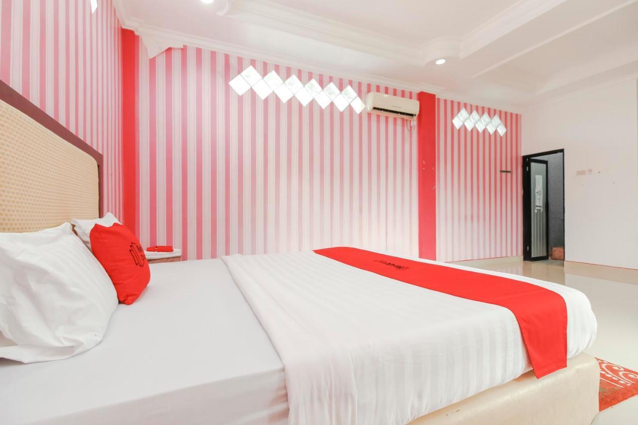 Oyo 2186 Esbe Hotel Syariah Tanjung Pandan Buitenkant foto