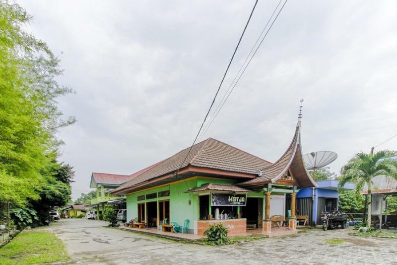 Oyo 2186 Esbe Hotel Syariah Tanjung Pandan Buitenkant foto
