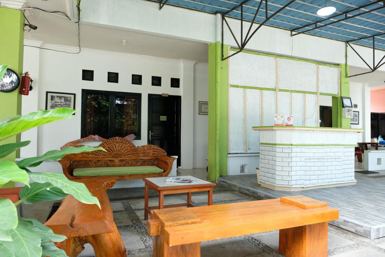 Oyo 2186 Esbe Hotel Syariah Tanjung Pandan Buitenkant foto