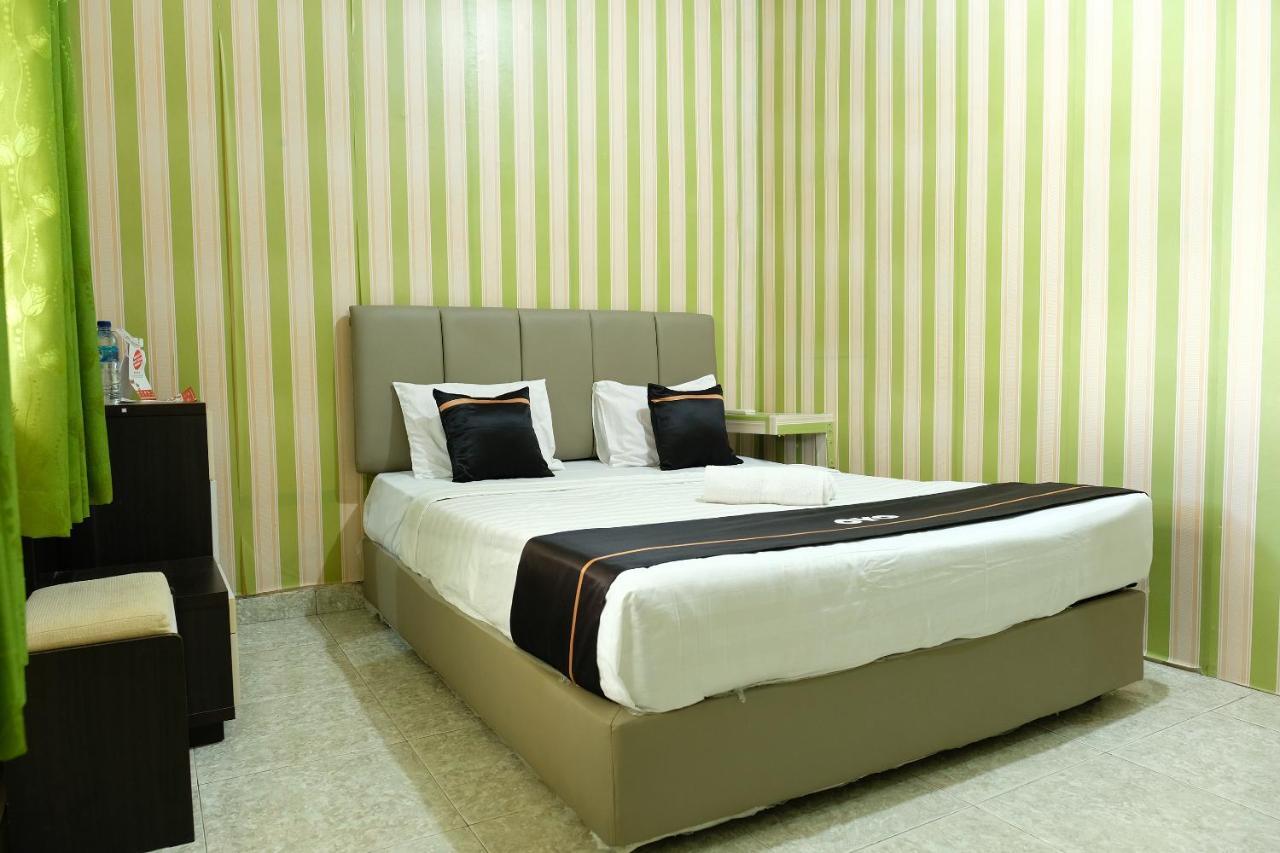 Oyo 2186 Esbe Hotel Syariah Tanjung Pandan Buitenkant foto