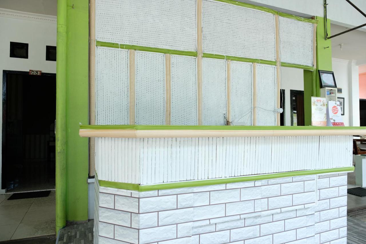 Oyo 2186 Esbe Hotel Syariah Tanjung Pandan Buitenkant foto