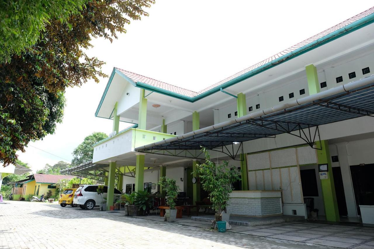 Oyo 2186 Esbe Hotel Syariah Tanjung Pandan Buitenkant foto