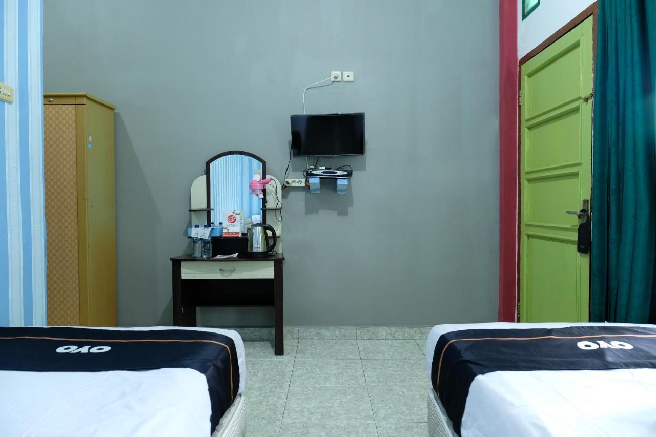 Oyo 2186 Esbe Hotel Syariah Tanjung Pandan Buitenkant foto