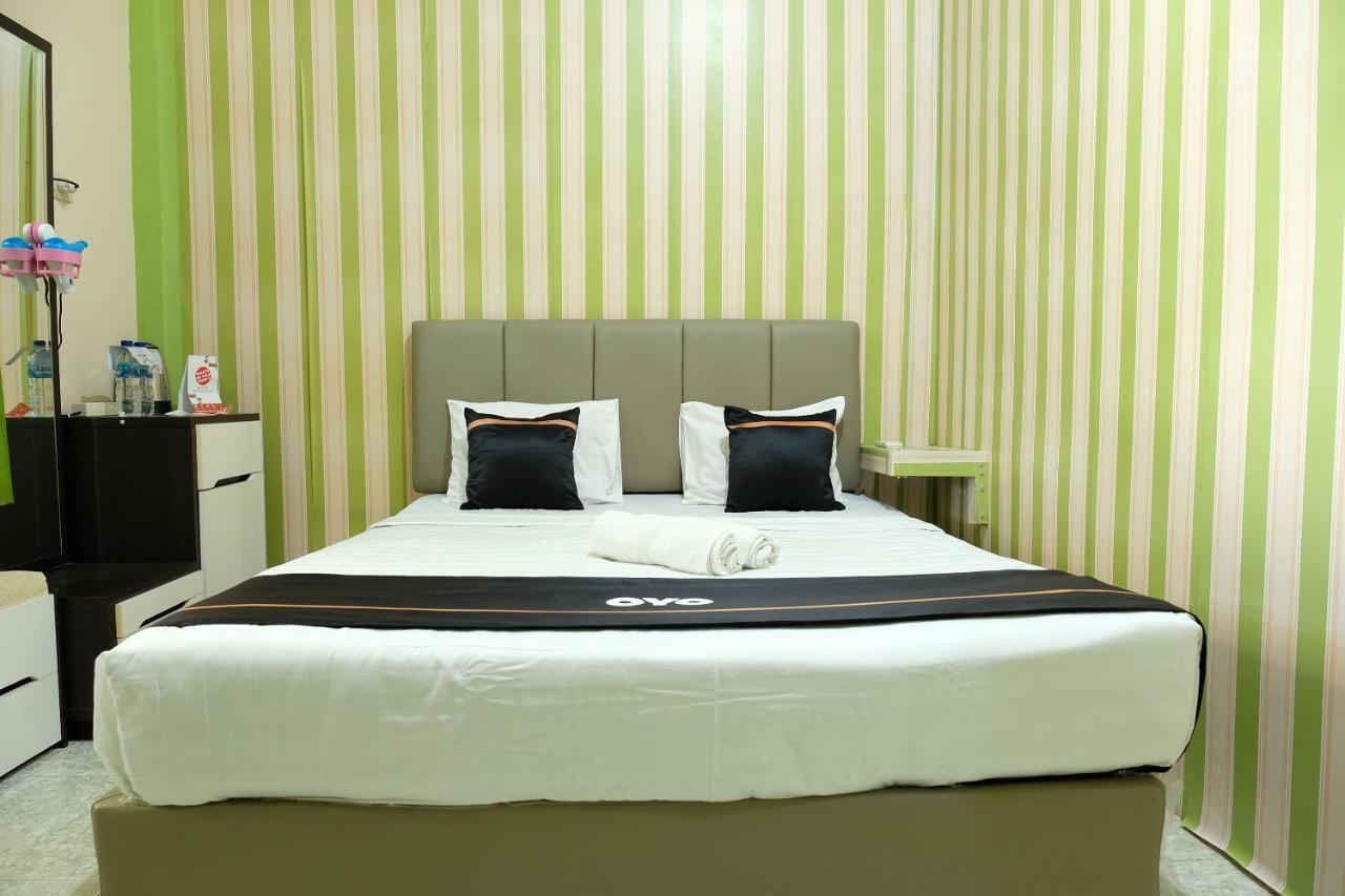 Oyo 2186 Esbe Hotel Syariah Tanjung Pandan Buitenkant foto