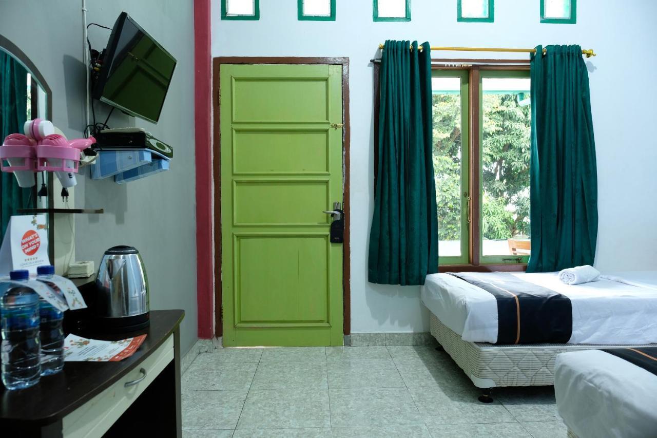 Oyo 2186 Esbe Hotel Syariah Tanjung Pandan Buitenkant foto