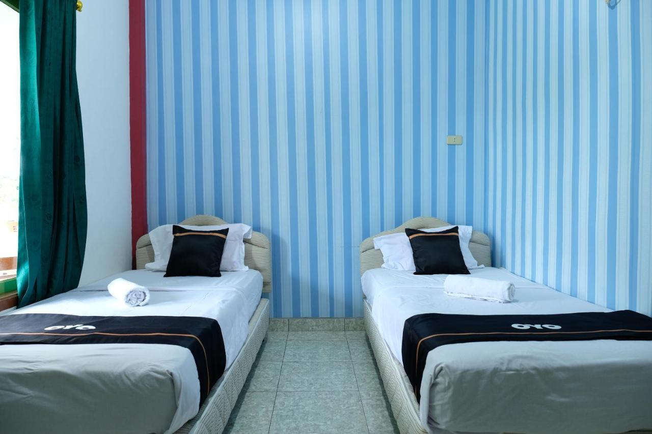 Oyo 2186 Esbe Hotel Syariah Tanjung Pandan Buitenkant foto