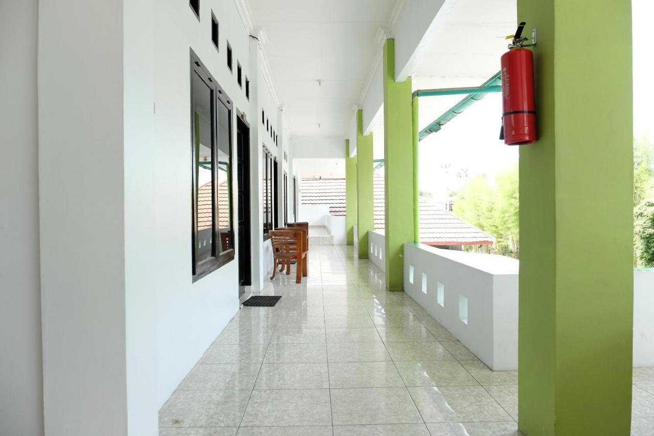 Oyo 2186 Esbe Hotel Syariah Tanjung Pandan Buitenkant foto